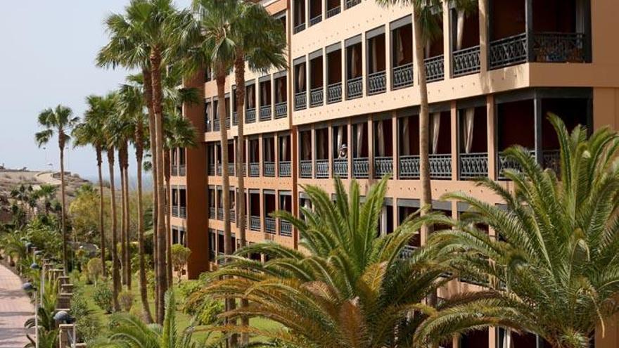 484 huéspedes han abandonado el hotel aislado en Adeje por coronavirus