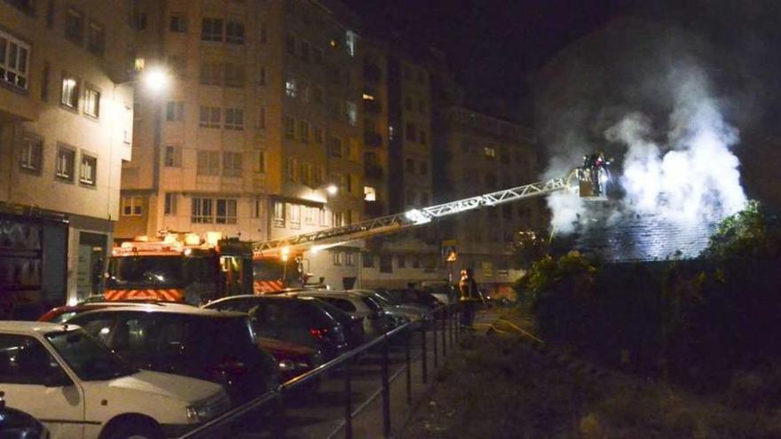 Arde de madrugada una vivienda abandonada en O Castrillón