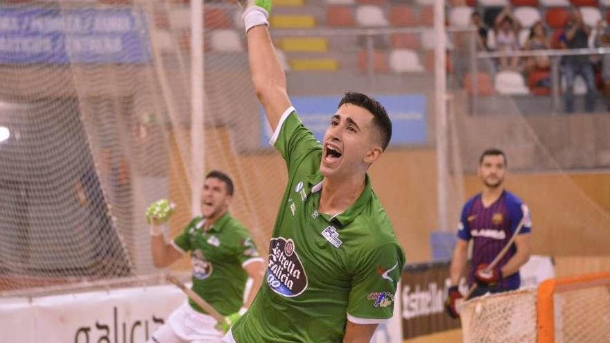 Carlo di Benedetto celebra un gol en el partido de la primera vuelta disputado en A Coruña.