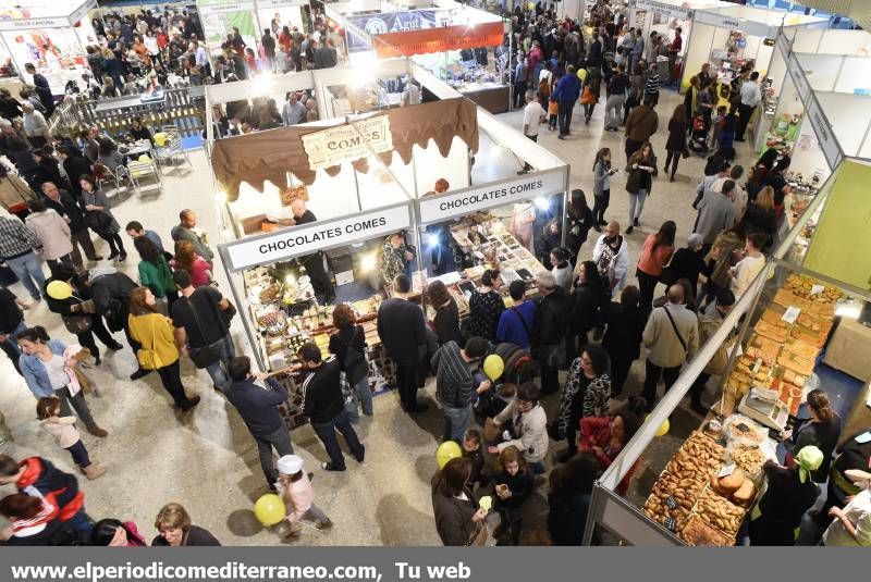 GALERÍA DE FOTOS -- Los castellonenses disfrutan del chocolate y la panadería artesana en Chococas