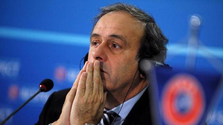 Platini: &quot;Es un intento de dañar mi reputación&quot;