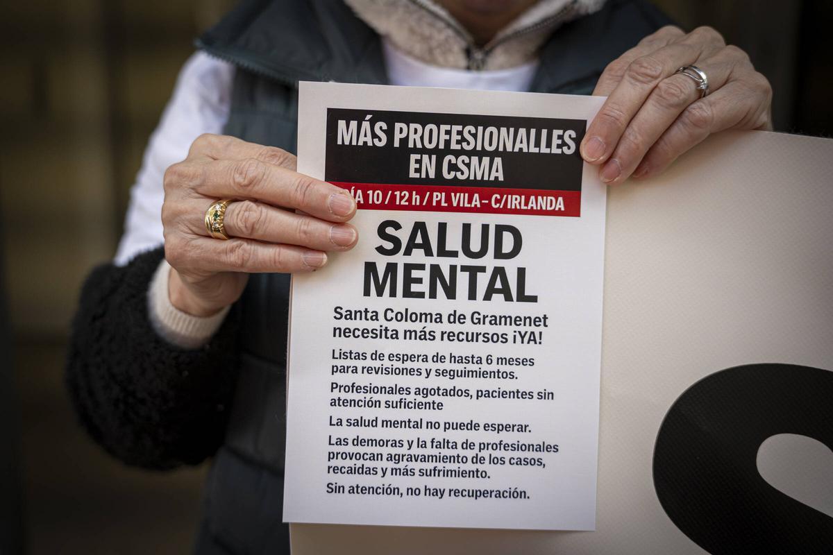 Protesta en Santa Coloma por las listas espera en salud mental