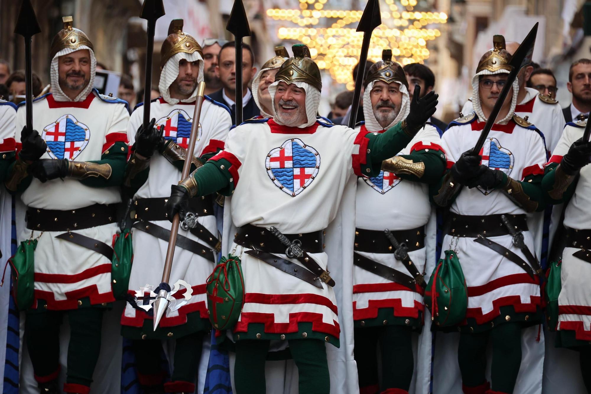 La trilogIa festera de Alcoy despierta con la Diana