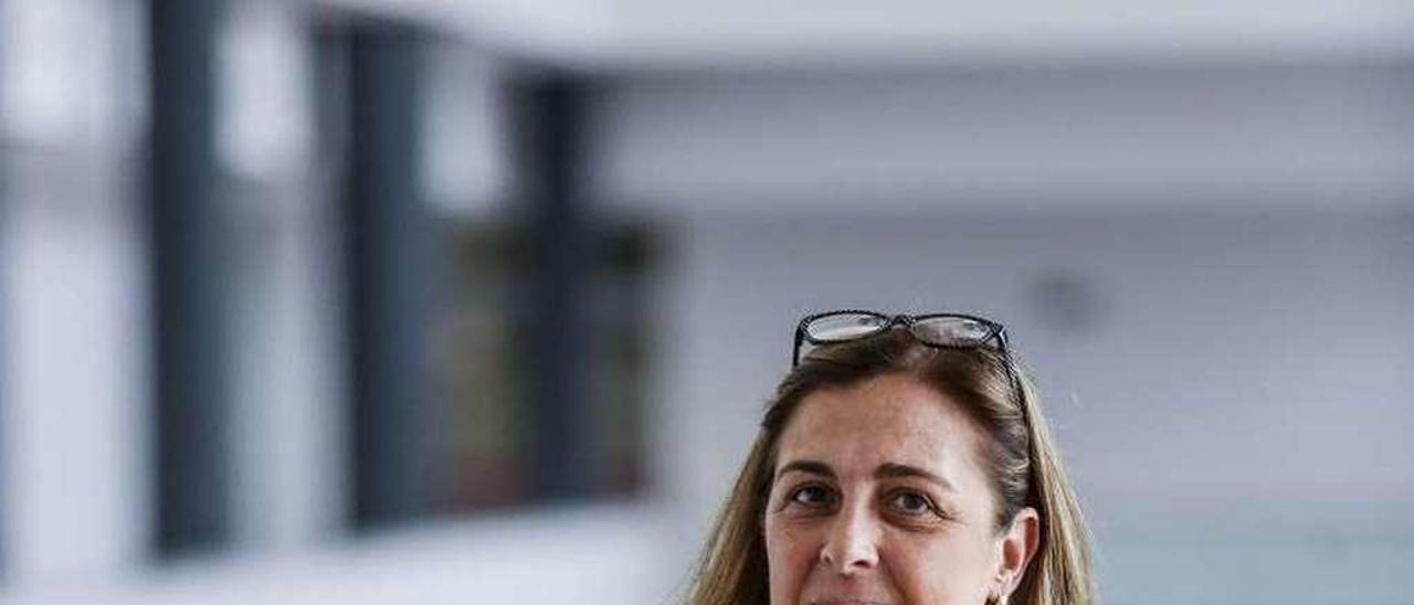 La autora del trabajo, Ana Iglesias, en el área docente del HUCA.