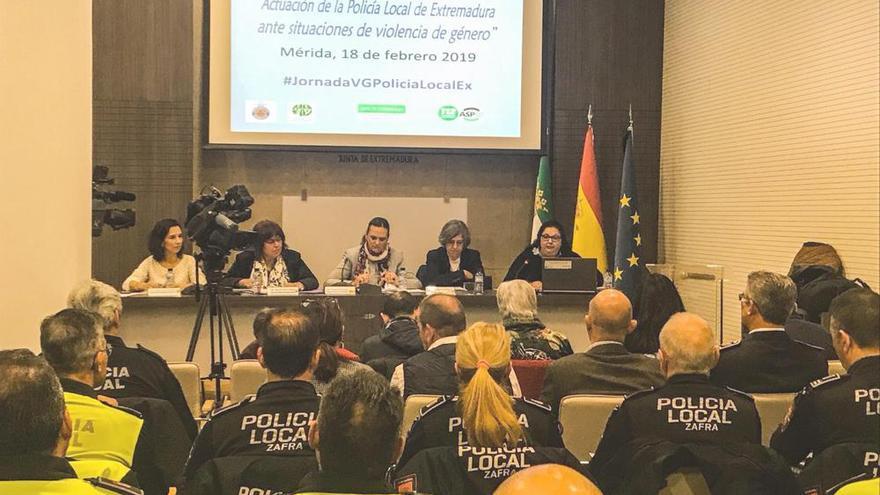 Una guía permitirá actuar a la Policía Local de Extremadura ante casos de violencia de género