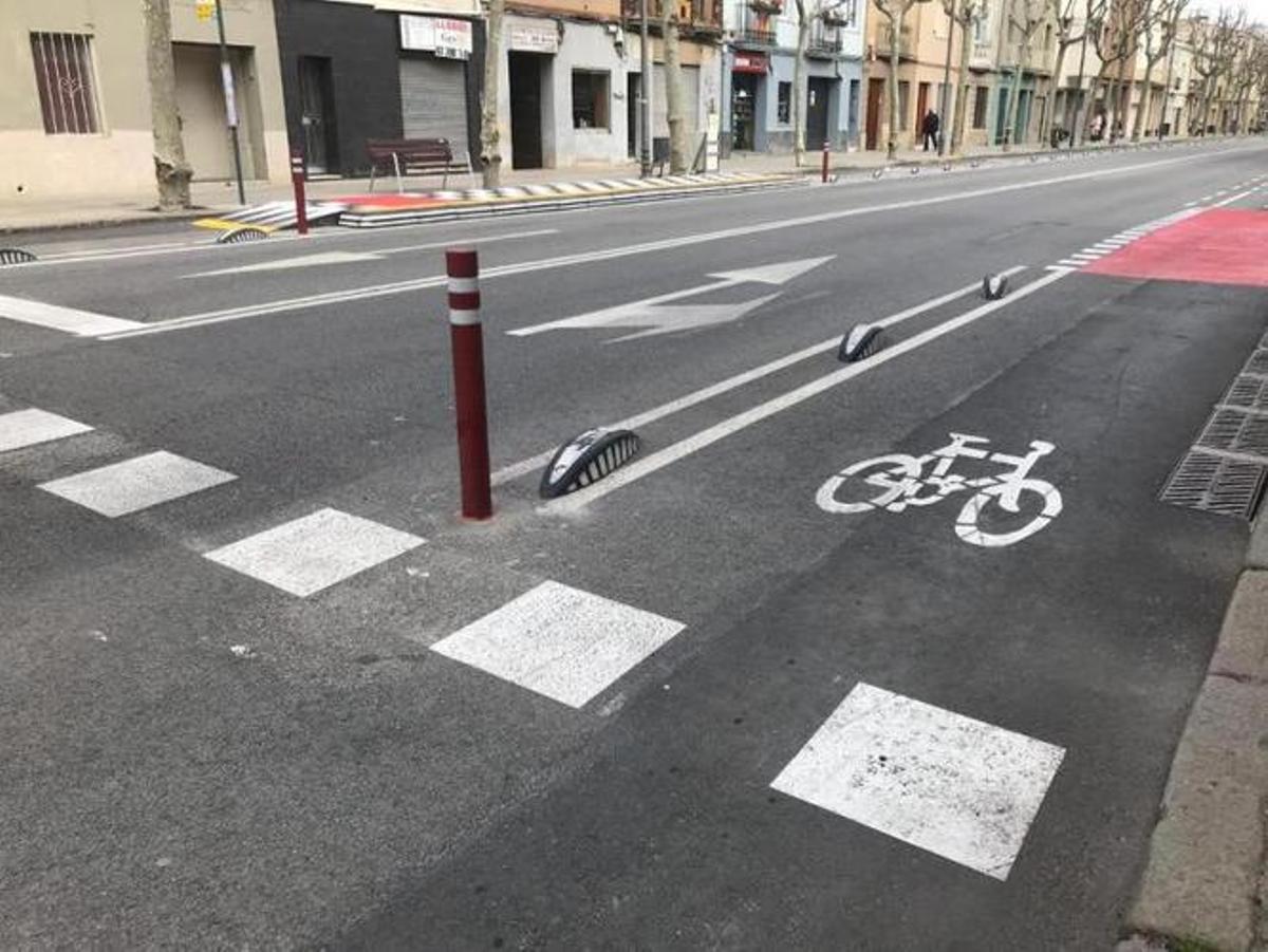 Malestar per l’aparcament de vehicles al nou carril bici més gran de Badalona