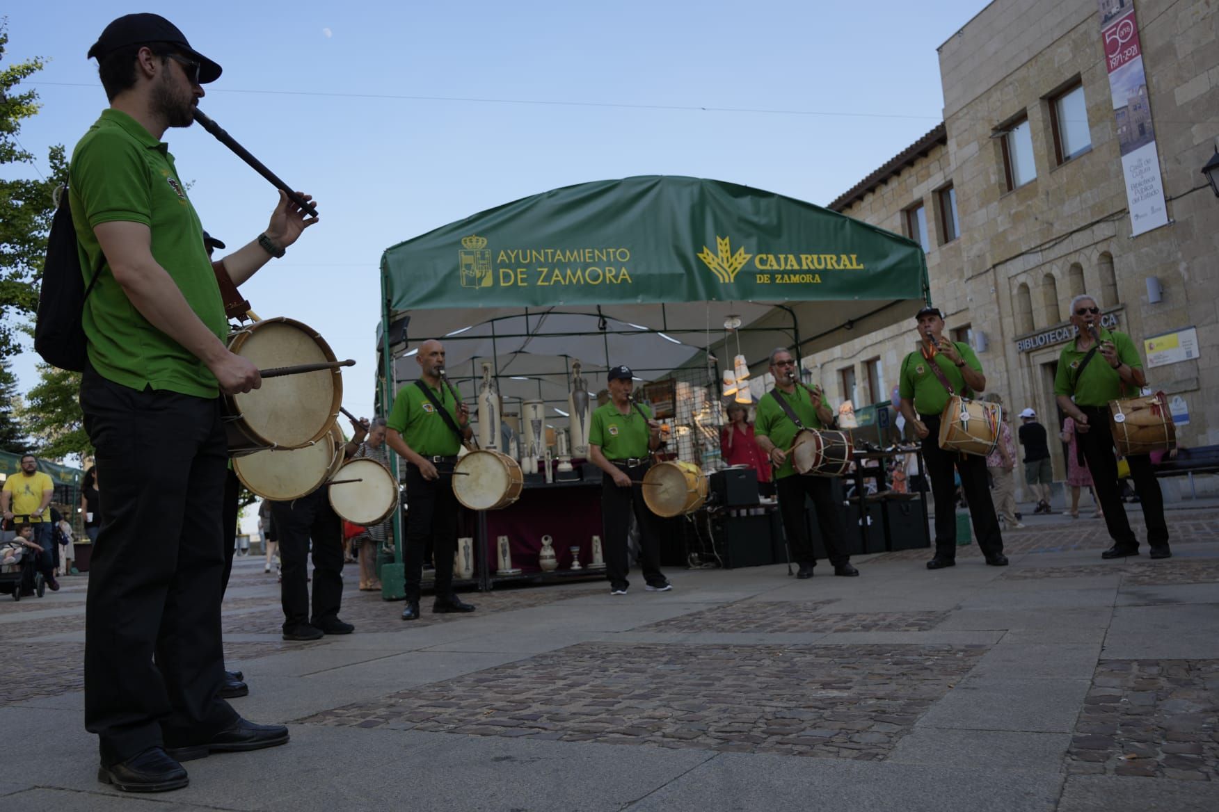 El día en imágenes: Zamora se mueve al ritmo de la fiesta callejera