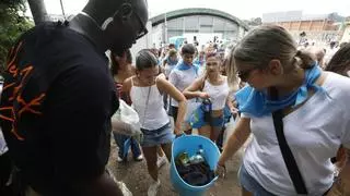 La "descarga" de El Carmín, sin incidentes: los romeros pasan con fluidez los controles antibotellón en el acceso al prao de la fiesta