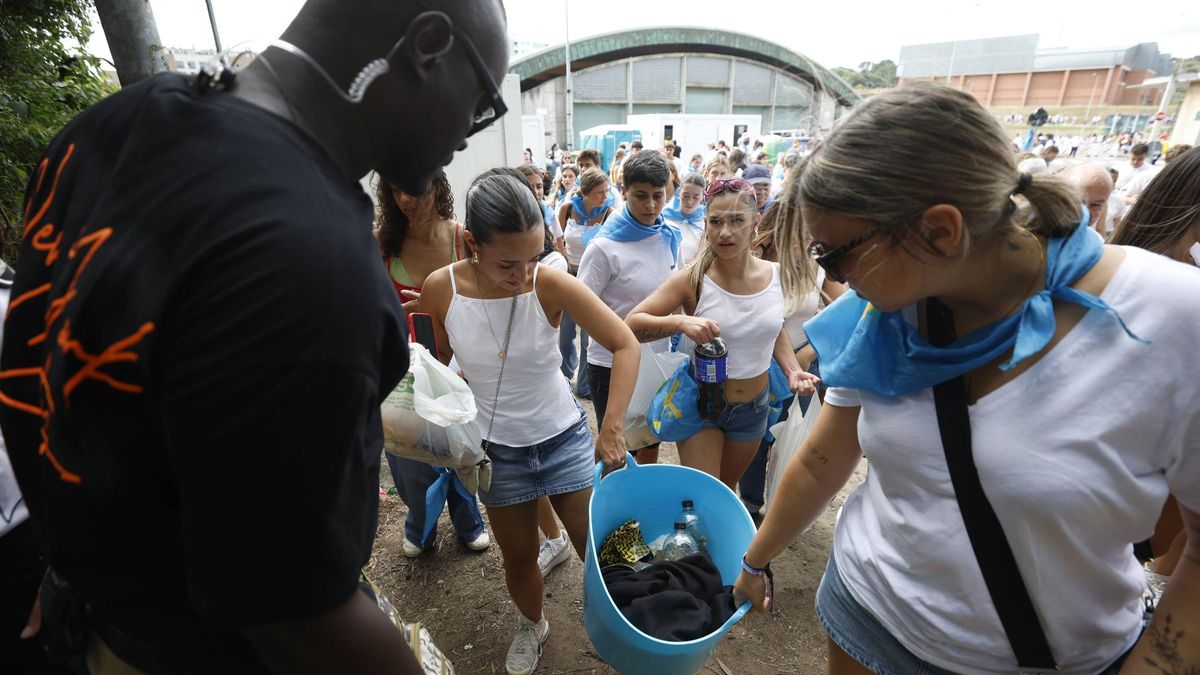 El Carmín sigue sin botellón: así son los controles para evitar la entrada de bebidas de alta graduación al prao