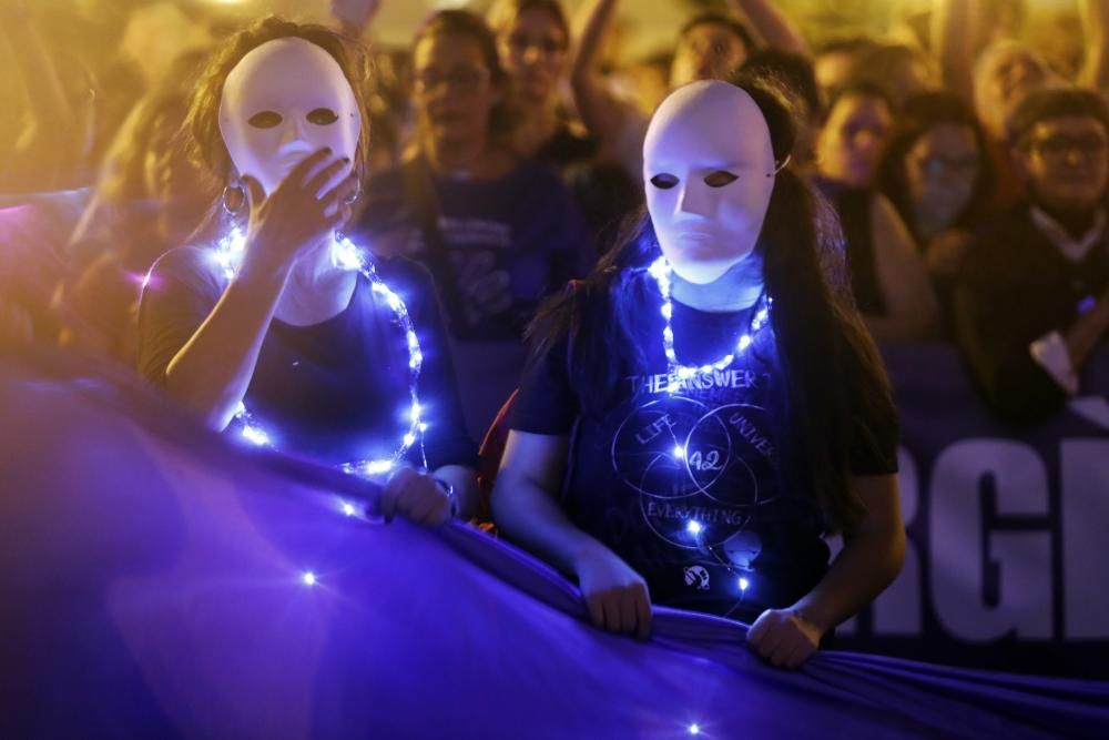 Manifestación en València por la emergencia feminista contra el maltrato