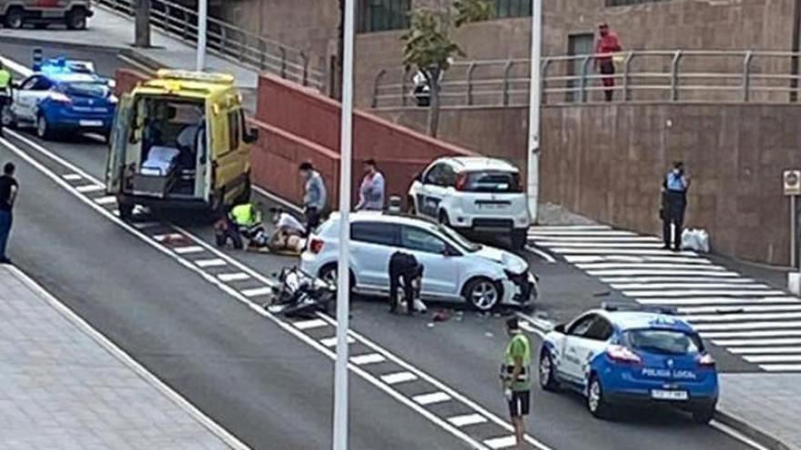 Un motorista herido tras chocar contra un coche en Santa Cruz de La Palma