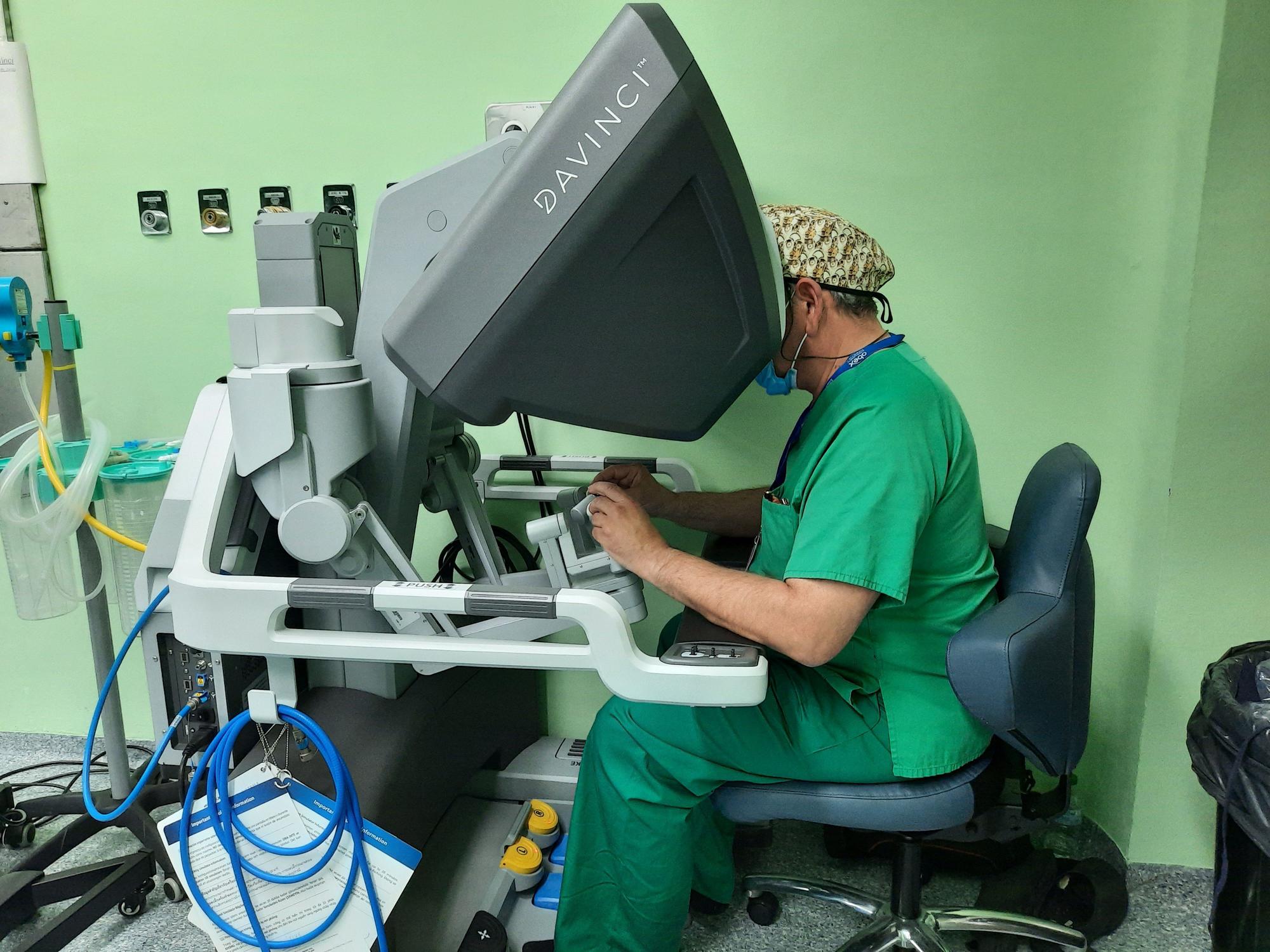 Robot cirujano para operar el tórax en Alicante