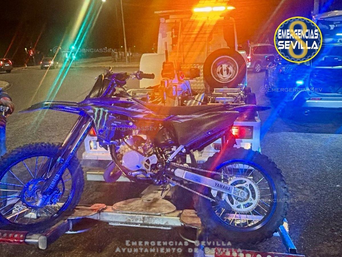 Imagen de la moto donde iban los menores.