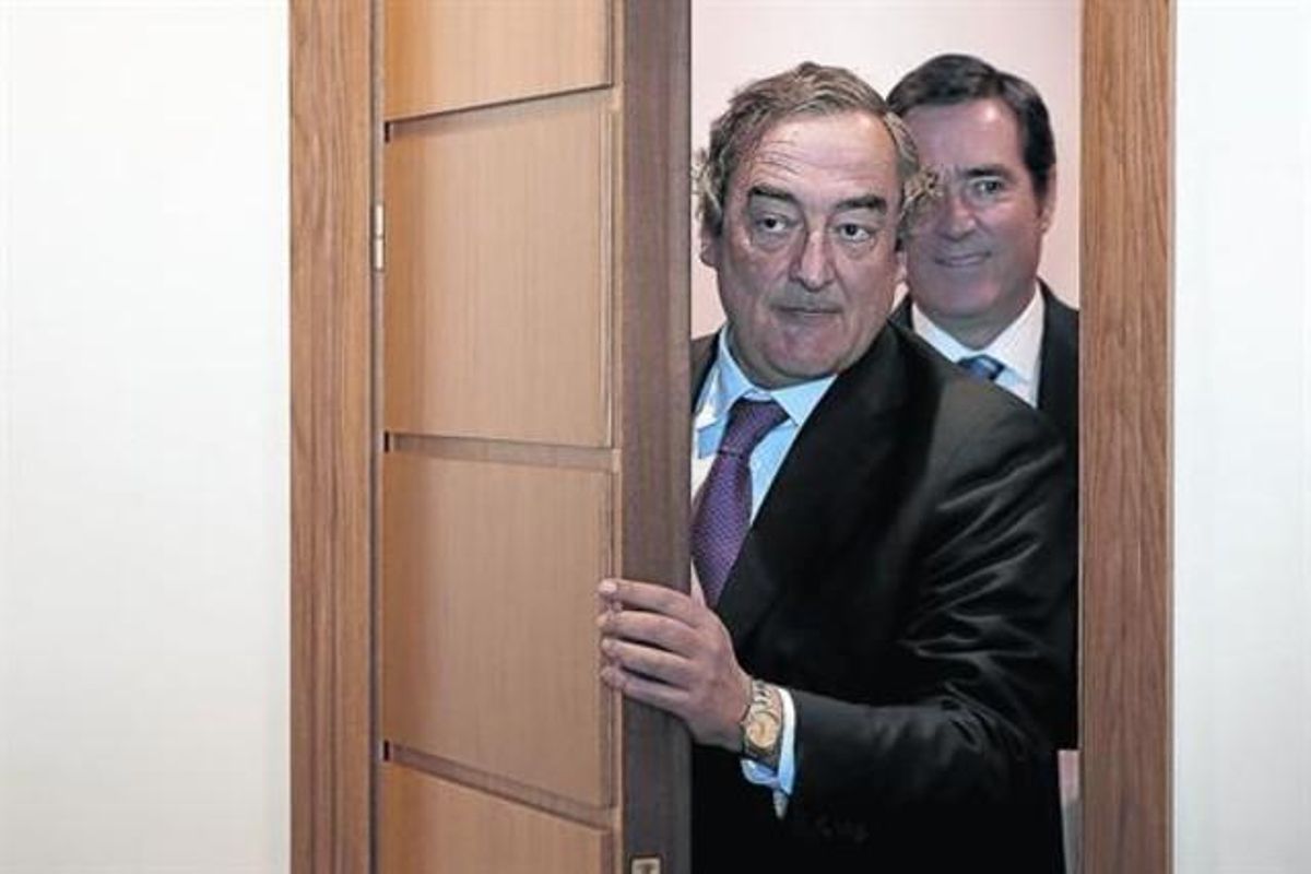 El president de la CEOE, Juan Rosell, i el de Cepime, Antonio Garamendi, ahir. El president de la CEOE, Juan Rosell, i el de Cepime, Antonio Garamendi, ahir.