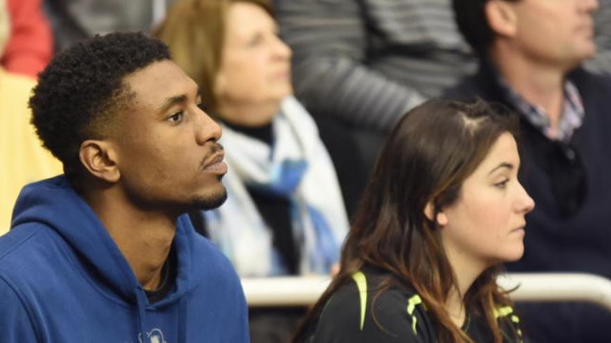 Ovie Soko, en el banquillo durante un partido