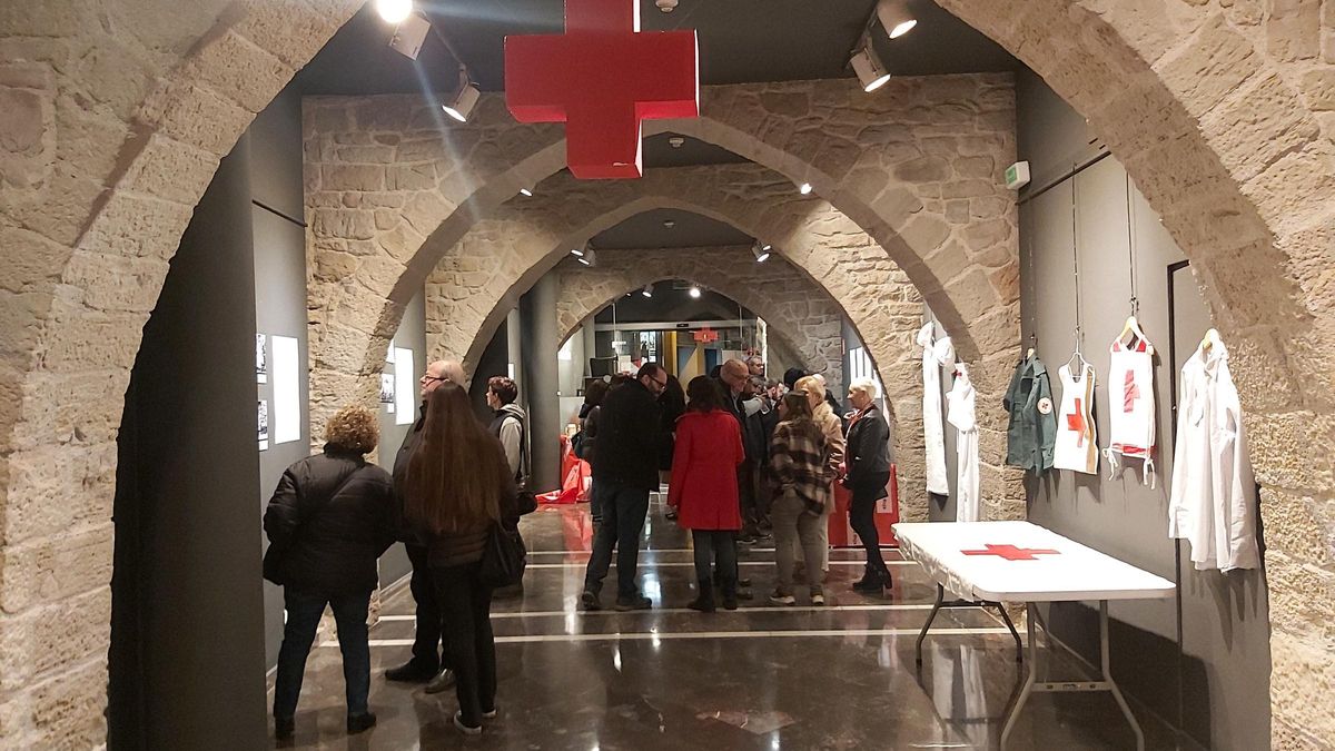 Creu Roja explica la història dels seus 125 anys amb una exposició a la Plana de l'Om
