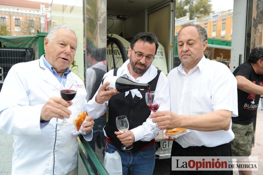 Reparto de pasteles de carne en el Cuartel de Arti