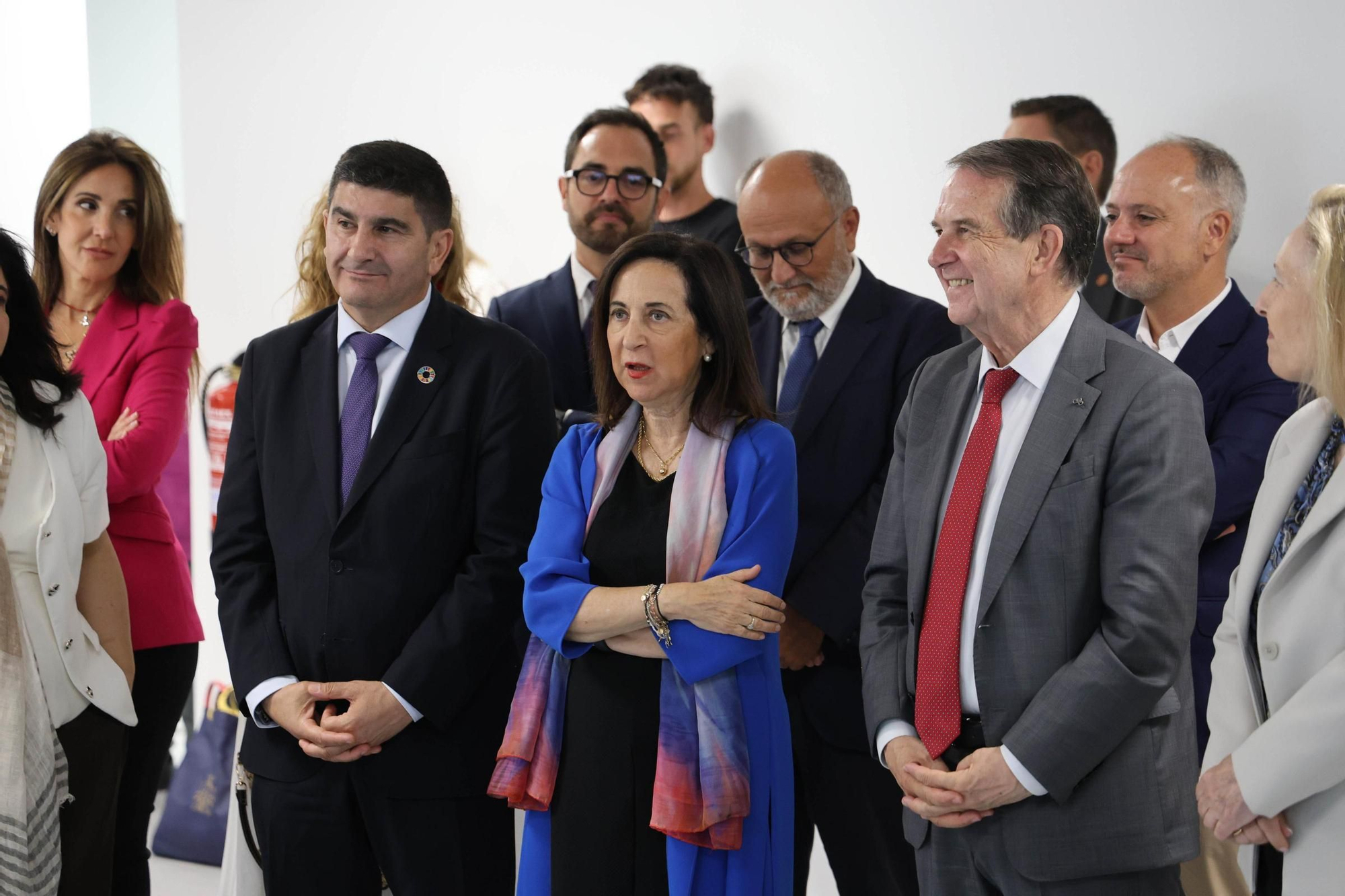 La ministra de Defensa, Margarita Robles, visita la sede de Indra en Vigo