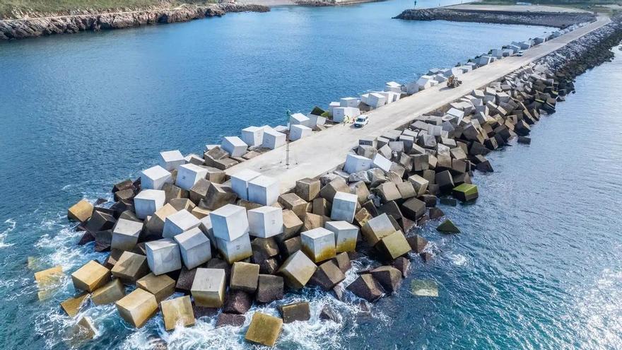 El dique del Puerto de Avilés, listo para soportar nuevos y virulentos temporales