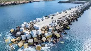 El dique del Puerto de Avilés, listo para soportar nuevos y virulentos temporales