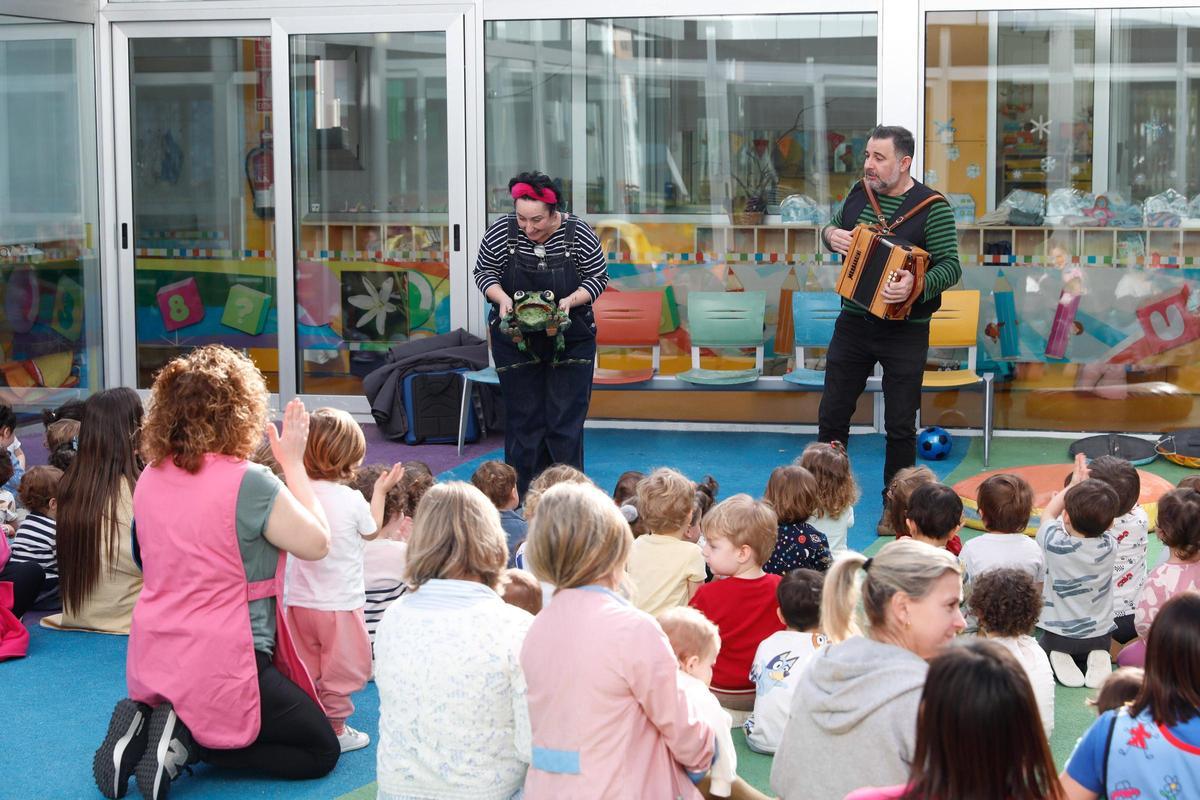 Una actuación de cuentacuentos de Ana Morán