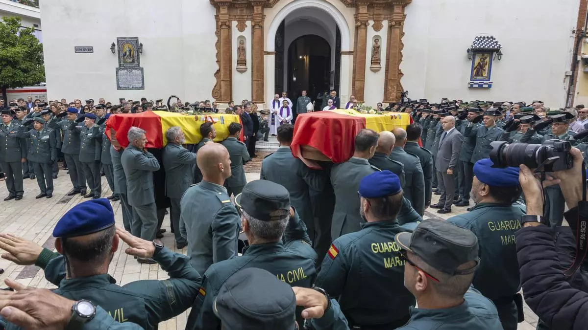 Huelva despide a los dos guardias civiles que fallecieron durante la persecución de una narcolancha