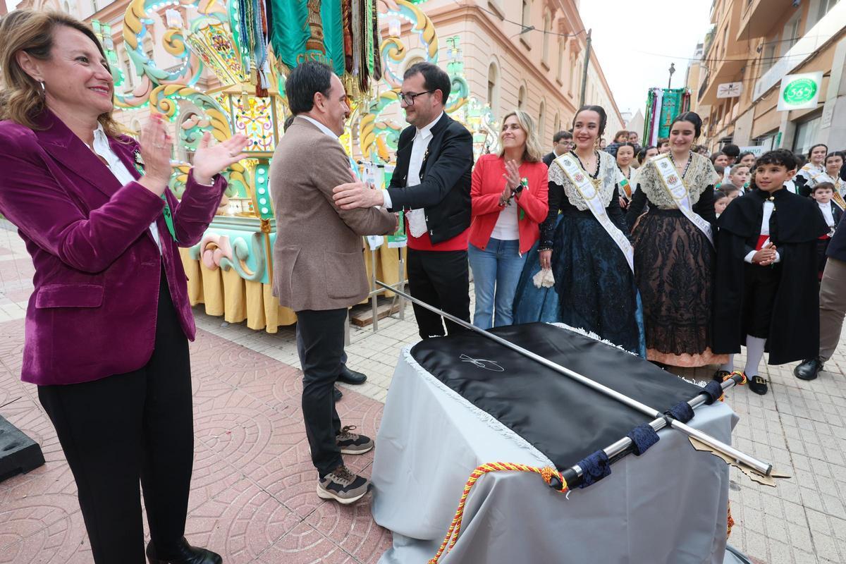 Pérez Llorca ratifica el apoyo de la Generalitat para "proteger nuestras señas de identidad como son las fiestas de la Magdalena"