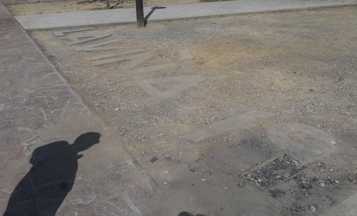 Quejas ante el deterioro de la plaza de La Viña Quejas ante el deterioro de la plaza de La Viña
