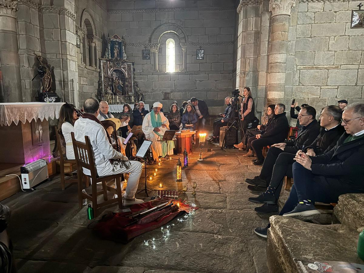 El "Concierto de la Luz" en el monasterio de Santa Marta de Tera.