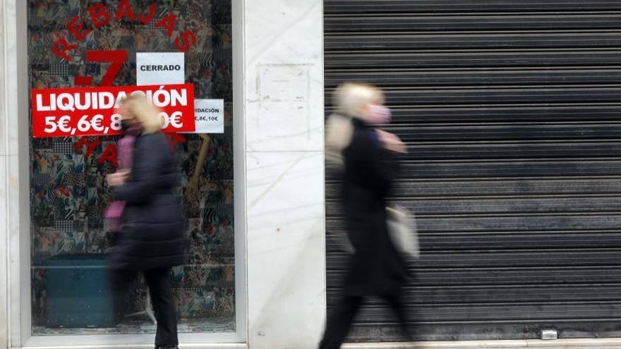 Comercios en el centro de València, ayer. | MIGUEL A. MONTESINOS