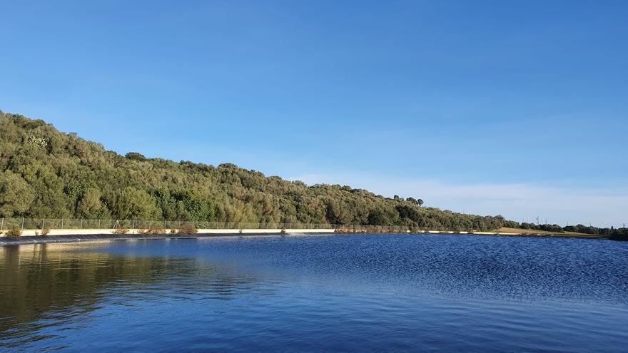 El Govern cubrirá el 10% de su consumo energético con placas fotovoltaicas en 14 balsas de riego