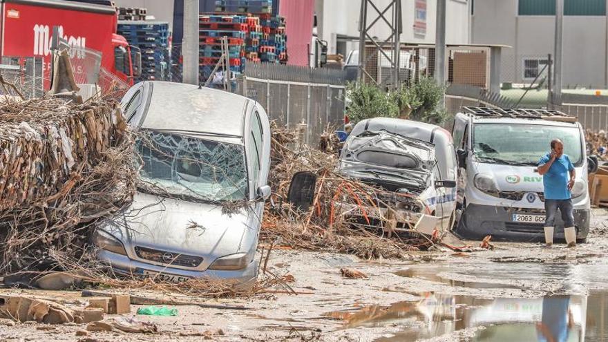 El polígono Industrial Puente Alto de Orihuela ha quedado devastado tras el temporal.