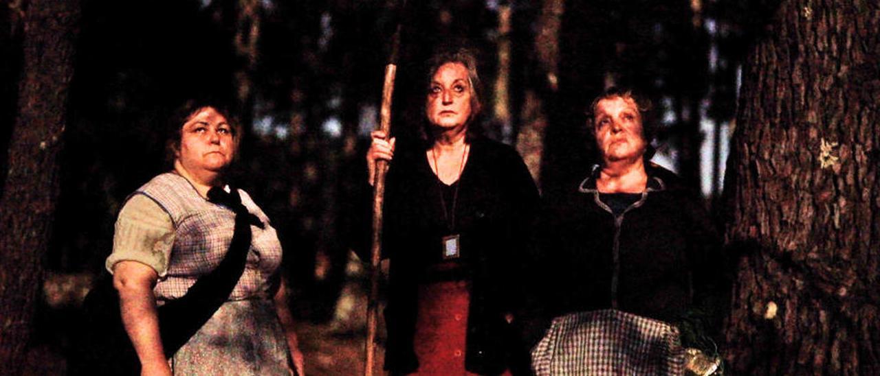 Las actrices Ana Marra, Carmen Martínez y Pilar Rodríguez, en una escena de &quot;Lúa vermella&quot; . // Zeitun