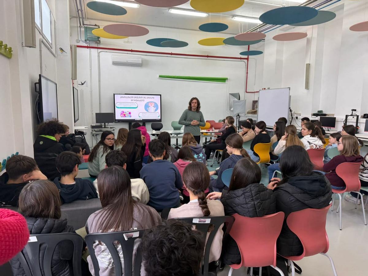 Una charla sobre prevención de la pornografía en un instituto de la provincia
