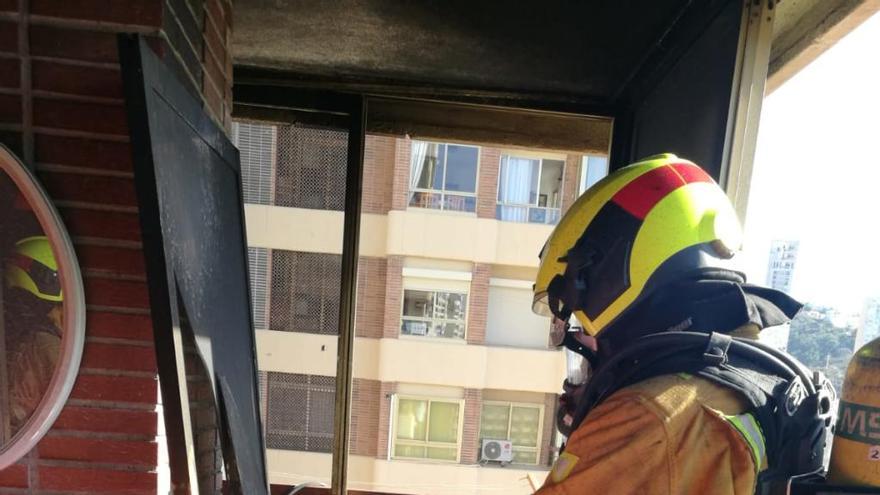 Sofocan un incendio en una terraza de la planta 15 de un edificio