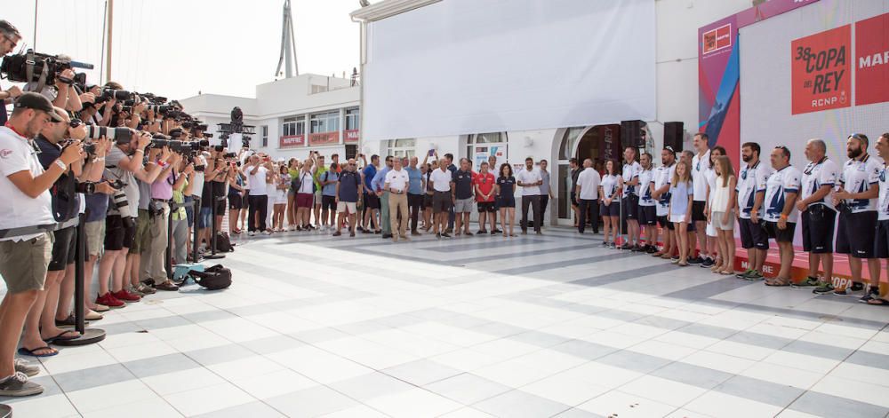 Primera aparición pública de los Reyes y sus hijas en el Club Náutico de Palma