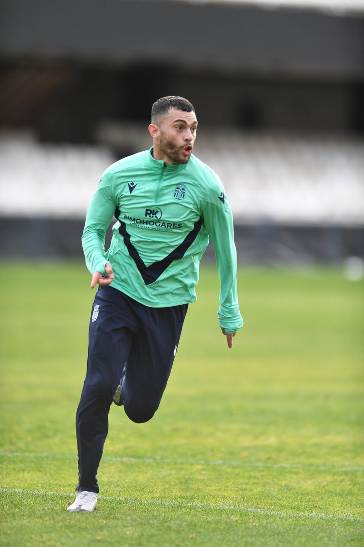 Yanis Rahmani, en un entrenamiento con el equipo esta semana
