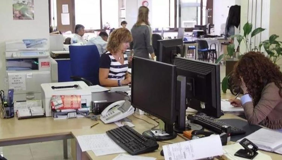 Funcionarios en una imagen de archivo.