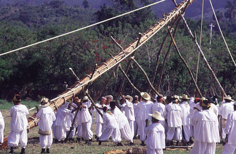 México - La ceremonia ritual de los Voladores.