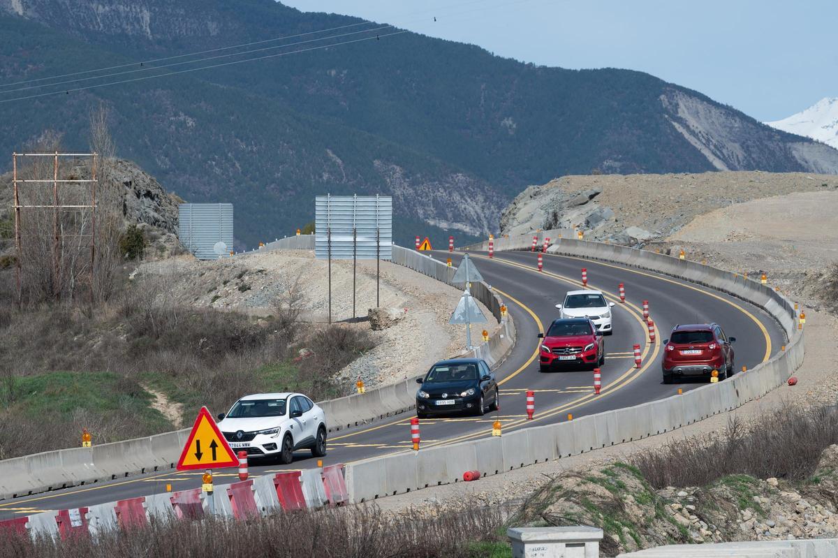 Sabiñánigo vive entre obras paralizadas y retenciones en carretera los domingos