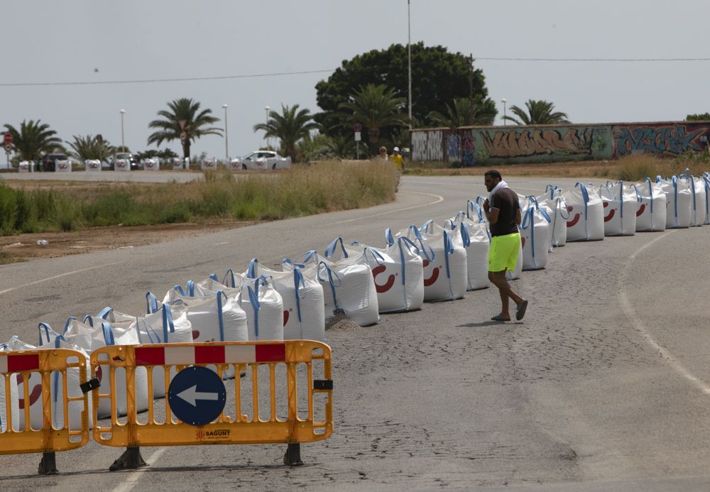 Sin solución a la vista para el bloqueo del vial del malecón en el Port de Sagunt