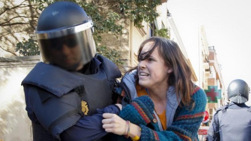 Varios menores heridos durante las cargas policiales en Valencia