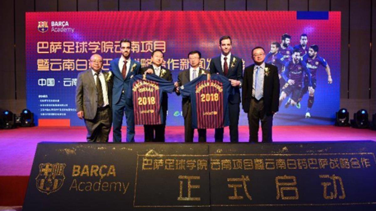 La presentación del acuerdo entre el Barça y Yunnan Baiyao