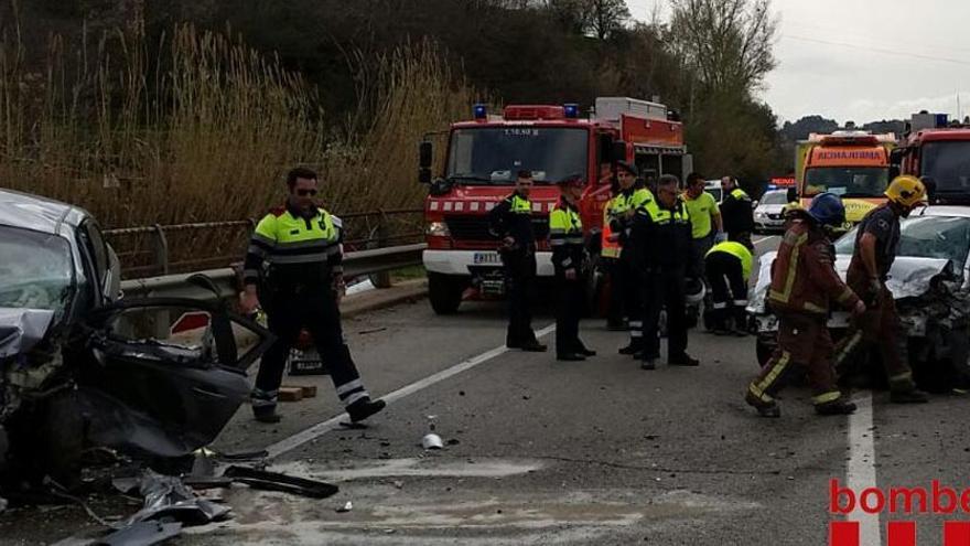 Estat en què han quedat els dos vehicles accidentats