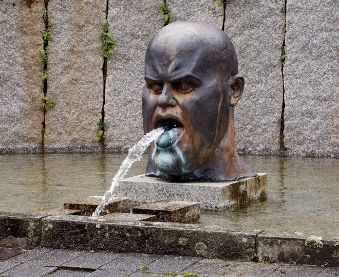 El temporal Nils pone a prueba la fe en el paraguas (otra vez)