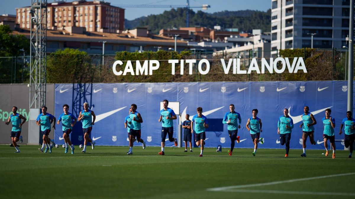 El Barça se entrenó en la vuelta de los internacionales