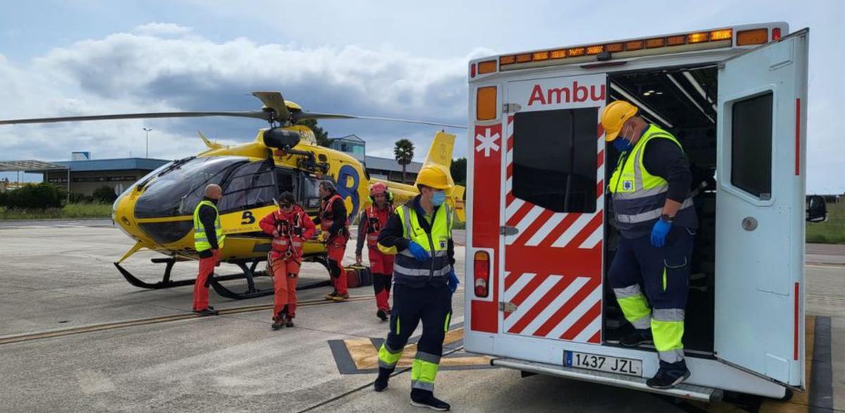 Helicópteros y ambulancias involucrados en el ejercicio. |  SEPA