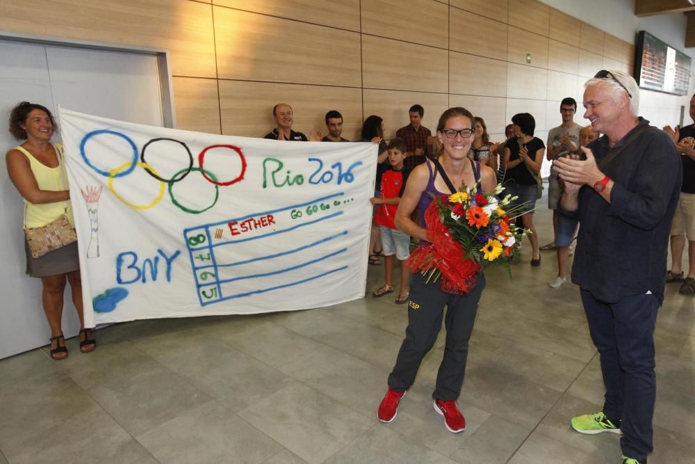 Arribada d'Esther Guerrero a l'estació del TAV a Girona