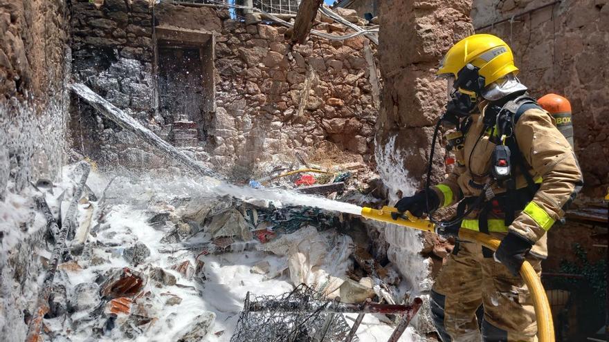 Apaguen un incendi en una casa enderrocada a Sant Mateu de Bages