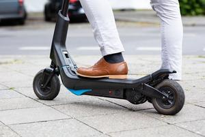 Operadors demanen contundència contra les empreses de lloguer de patinets sense llicència a Barcelona